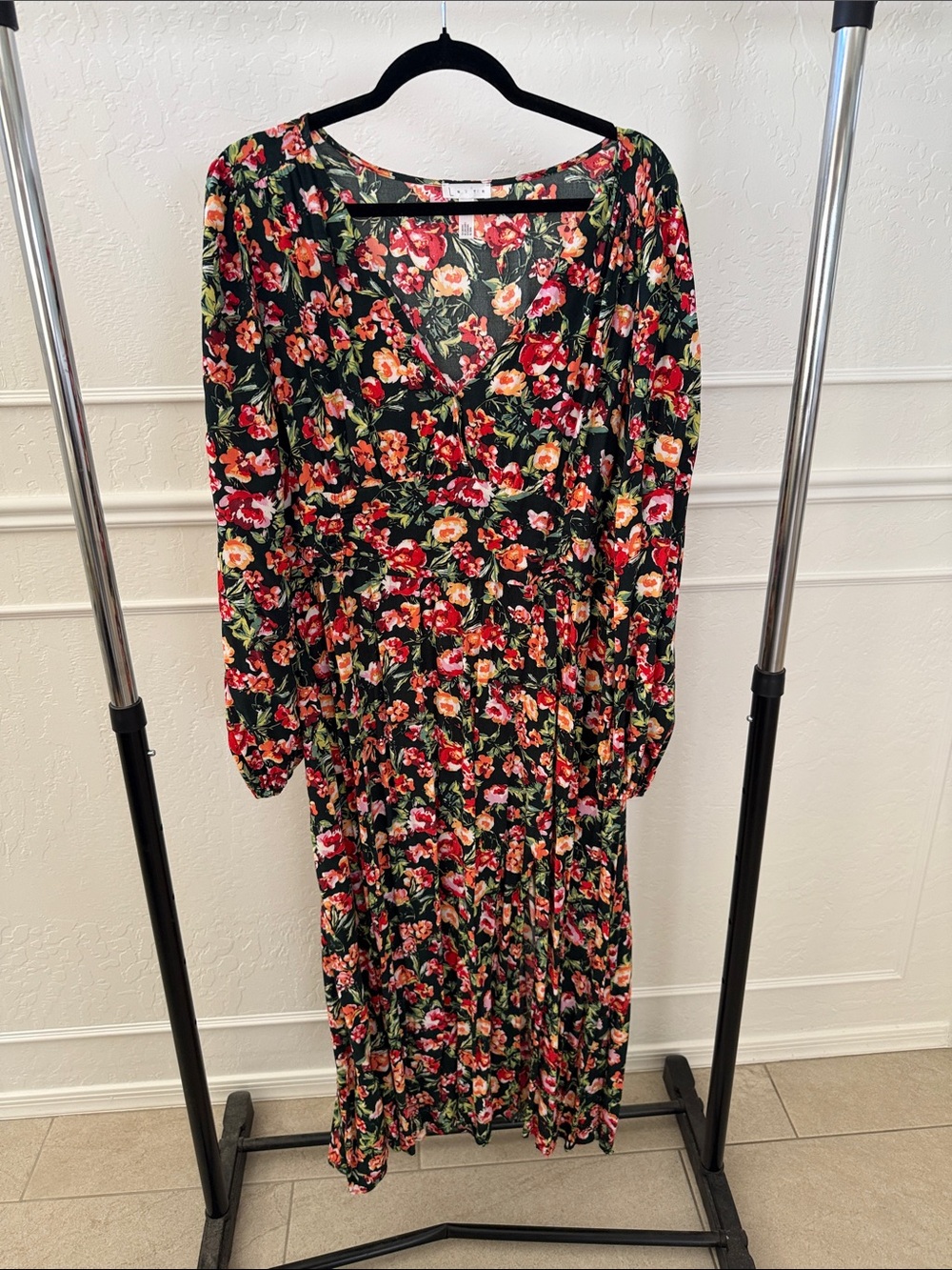 Leith Black Floral V-Neck Long Sleeve Midi Dress